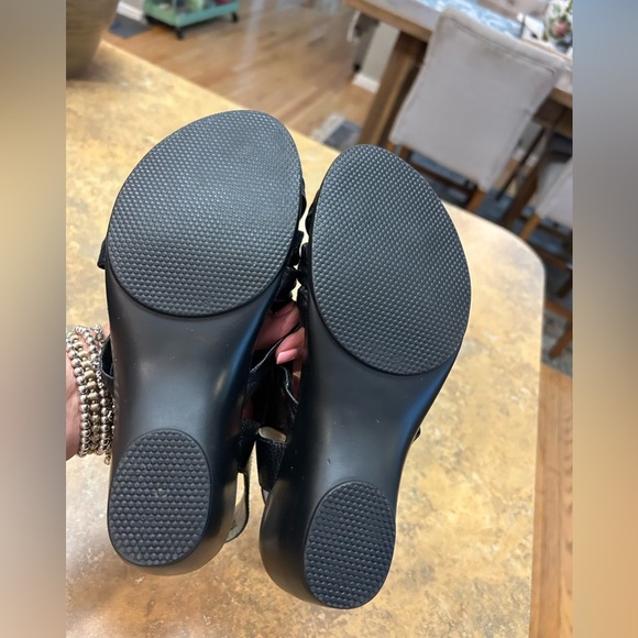 Blondo Black Leather Women's Strappy Sandals - Picture 7 of 7